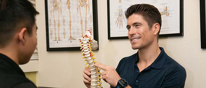 Chiropractor San Francisco CA Dr. Nick Cruze Explaining Spine